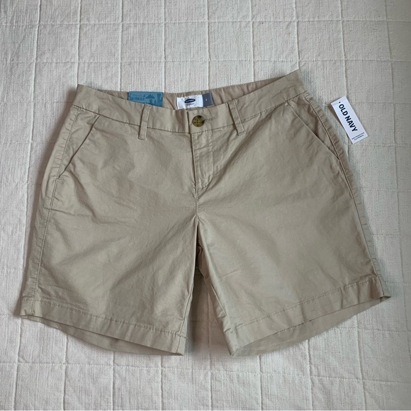 Old Navy Pants - NWT Old Navy Khaki Shorts Size 2